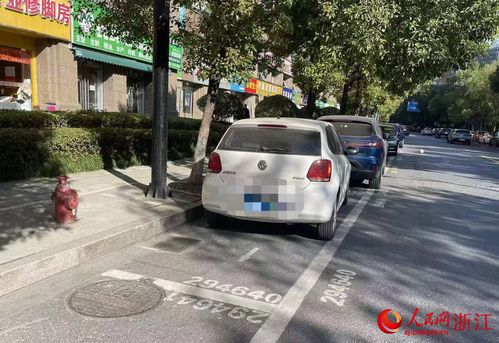 小区停车位之争 便民设施还是出行障碍？